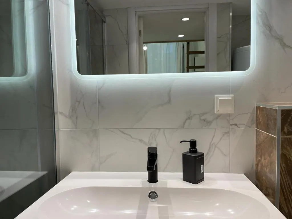 Zeus Design Mini Studio Vienna #5A Апартаменты